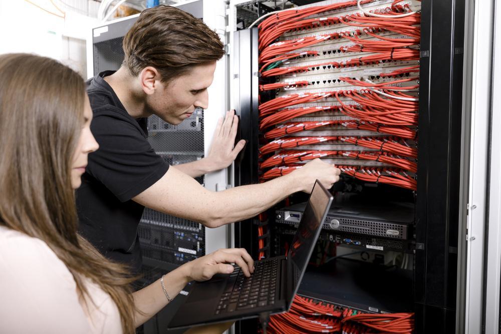 Schloss schwebt über Hand